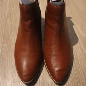 LUCKY Chelsea Boots | Size 9